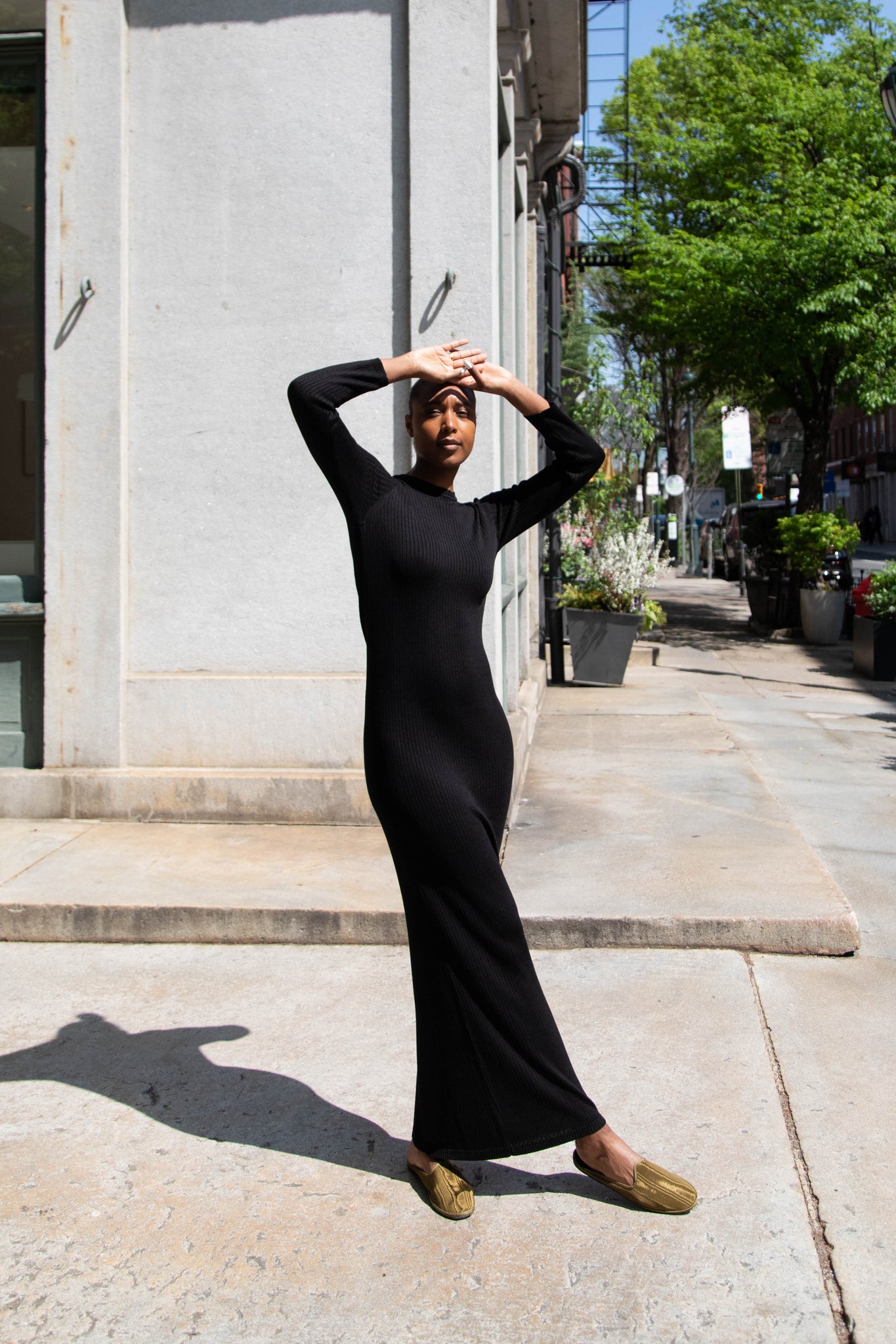 Une Heures | Long Sleeve Crew Neck Dress in Noir Une Heures | Long Sleeve Crew Neck Dress in Noir