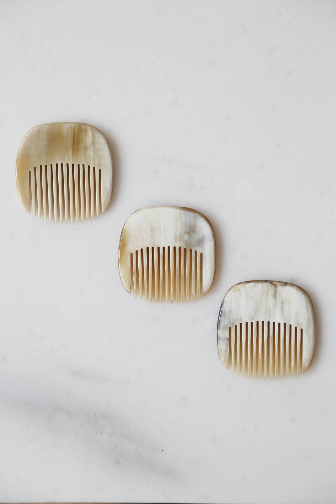 Horn Oval Comb in Cream